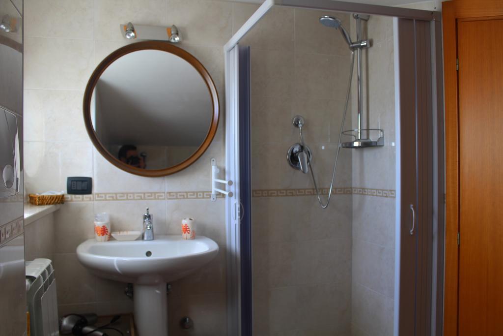 Colle Sul Mare Hotell Termoli Rum bild